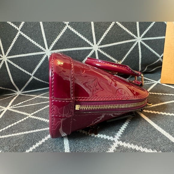 Louis Vuitton Vernis Alma BB with dust bag, strap and box. Comes with COA. - Picture 8 of 15